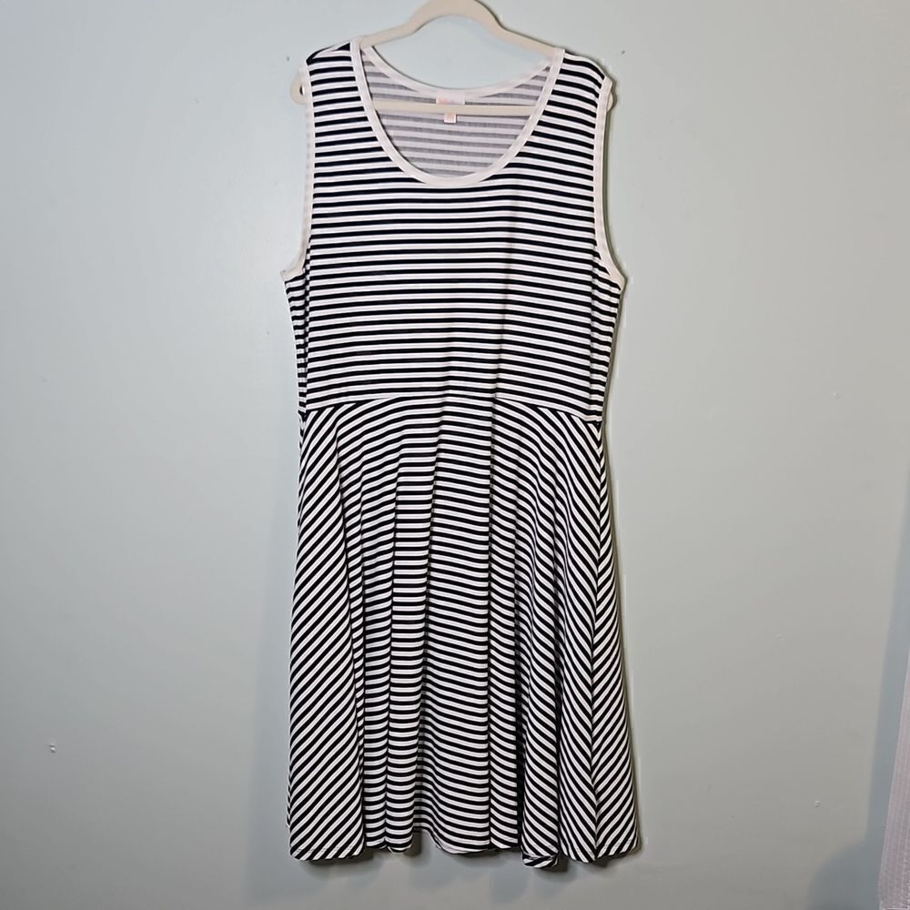 Striped sleeveless dress. Blue/white, size 3XL.